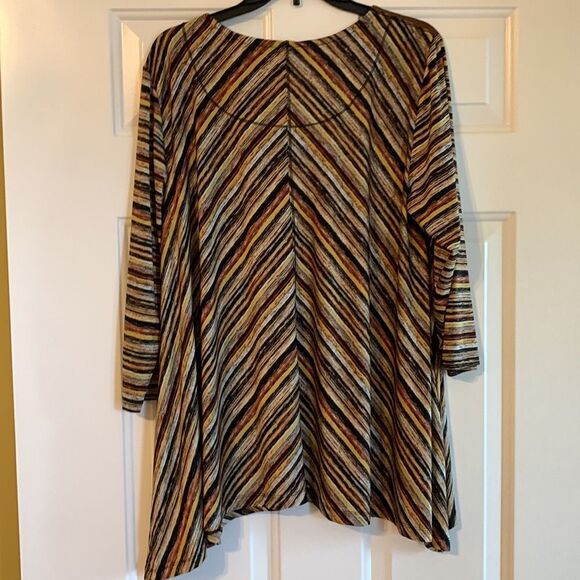 Multiples extra large brown top with Suede like Detail at the top and sequence - Picture 2 of 5